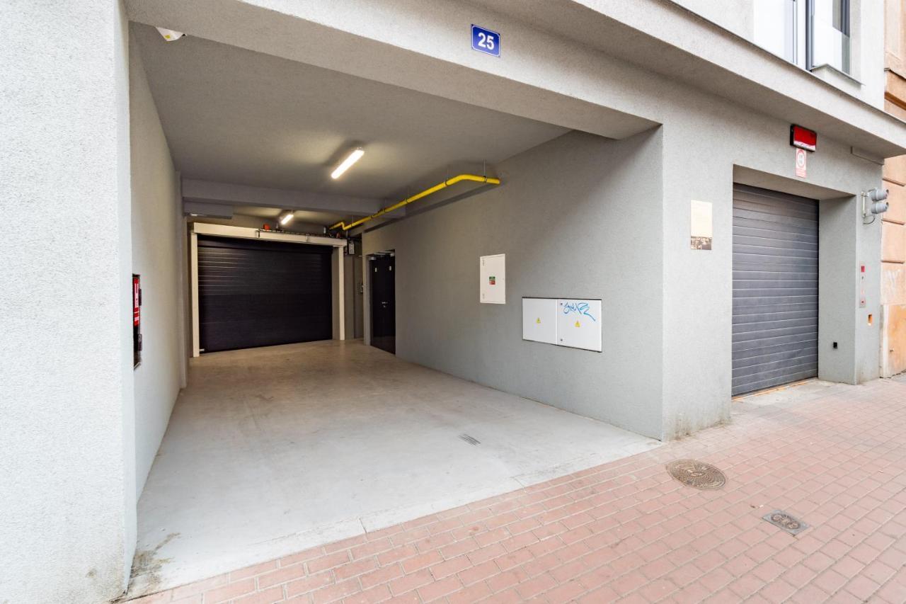 Studio Brand New Apartment #28 In New Building With Free Parking In City Center Praha Bagian luar foto