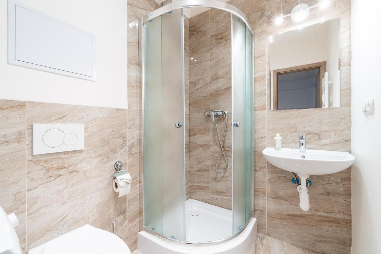 Studio Brand New Apartment #28 In New Building With Free Parking In City Center Praha Bagian luar foto